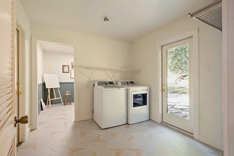 $885,000 | 3908 Knollwood Drive, Austin, TX 78731