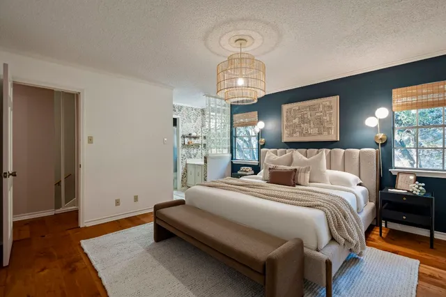 $885,000 | 3908 Knollwood Drive, Austin, TX 78731