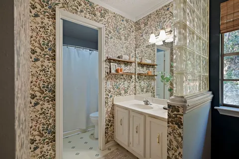 $885,000 | 3908 Knollwood Drive, Austin, TX 78731