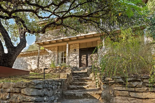 $885,000 | 3908 Knollwood Drive, Austin, TX 78731