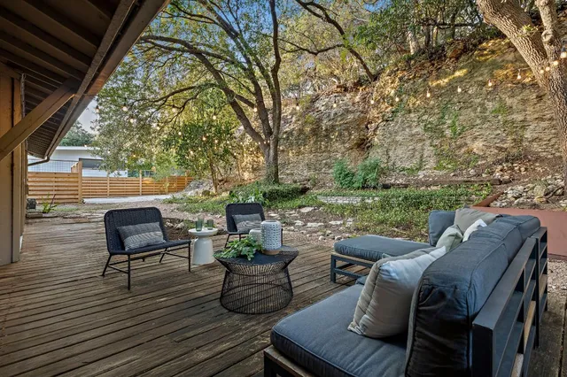 $885,000 | 3908 Knollwood Drive, Austin, TX 78731