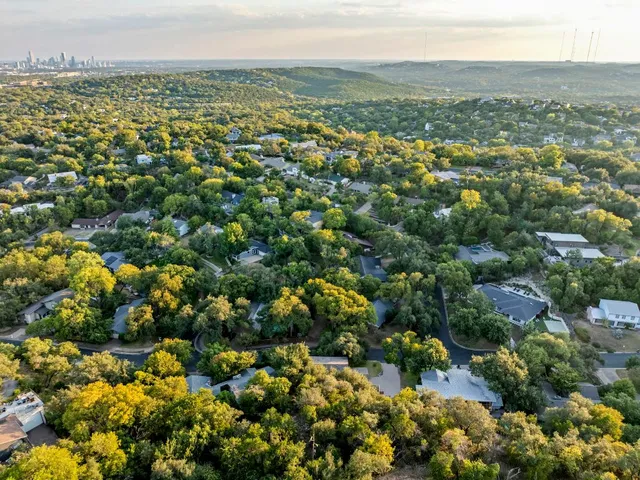 $885,000 | 3908 Knollwood Drive, Austin, TX 78731