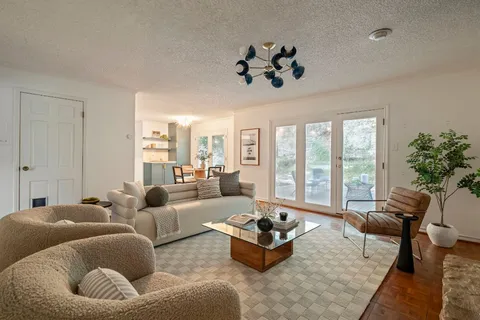 $885,000 | 3908 Knollwood Drive, Austin, TX 78731