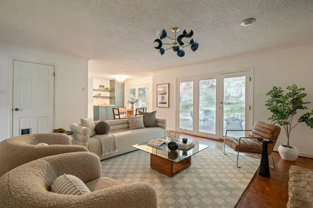 $885,000 | 3908 Knollwood Drive, Austin, TX 78731