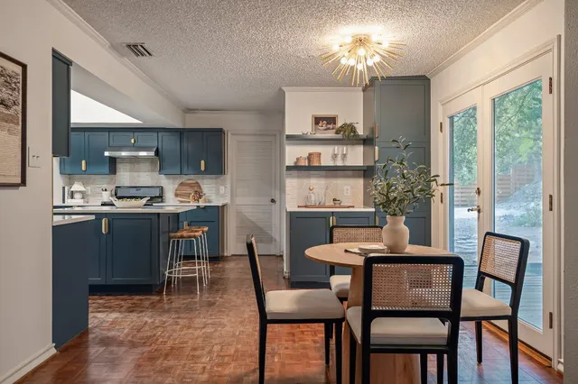 $885,000 | 3908 Knollwood Drive, Austin, TX 78731