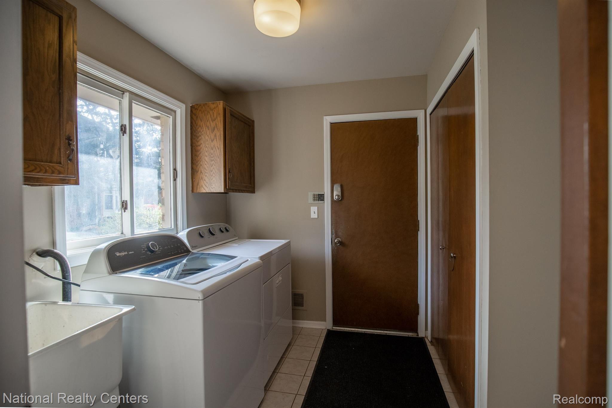 3035 Quail Ridge Circle Rochester, MI 48309 - Photo 30 of 54 Main floor laundry room