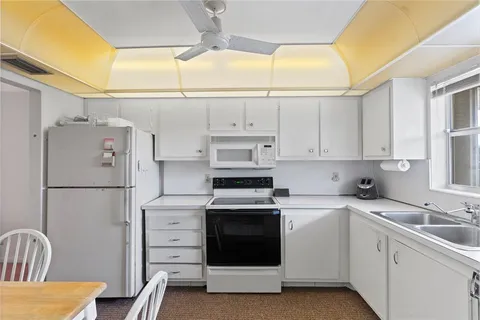 $105,000 | 700 Southeast 6th Avenue, Unit 314, Deerfield Beach, FL 33441