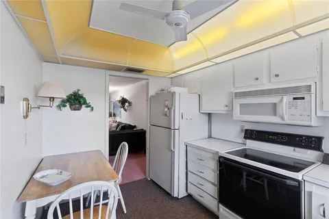 $105,000 | 700 Southeast 6th Avenue, Unit 314, Deerfield Beach, FL 33441