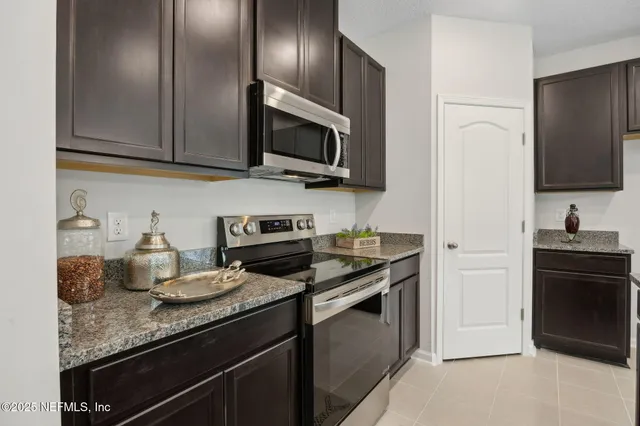 $341,500 | 6272 Weston Woods Drive, Unit 8, Jacksonville, FL 32222