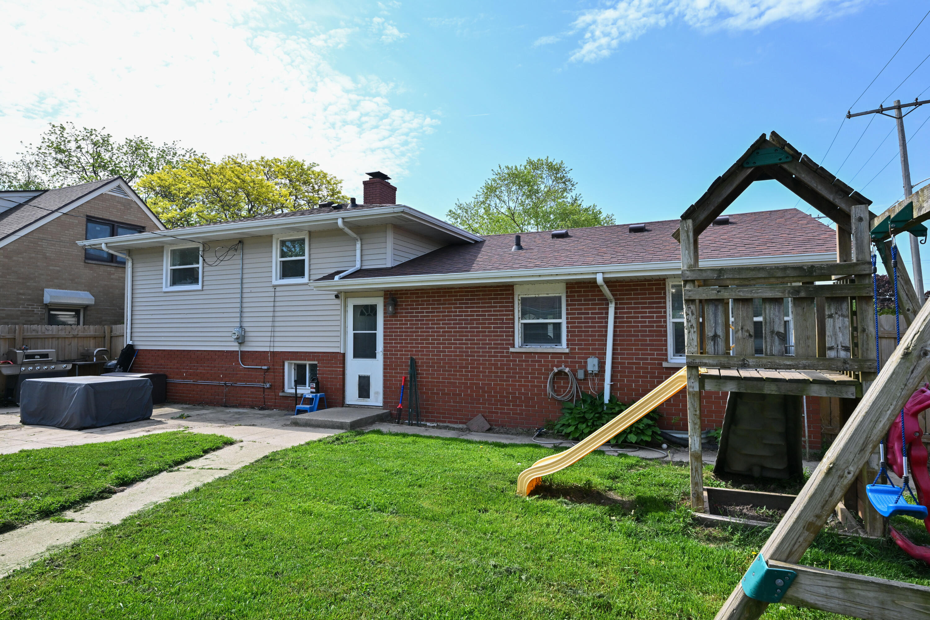 924 Montclair Drive Racine, WI 53402 - Photo 18 of 19 Photo (35)