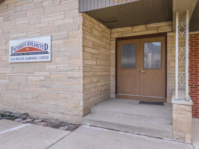 $215,000 | 420 West Bennett Street, Pontiac, IL 61764