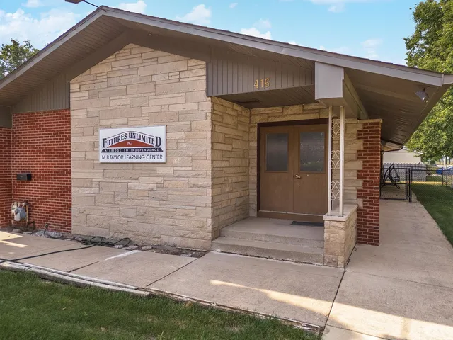 $215,000 | 420 West Bennett Street, Pontiac, IL 61764