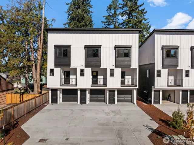 a view of house with a outdoor space