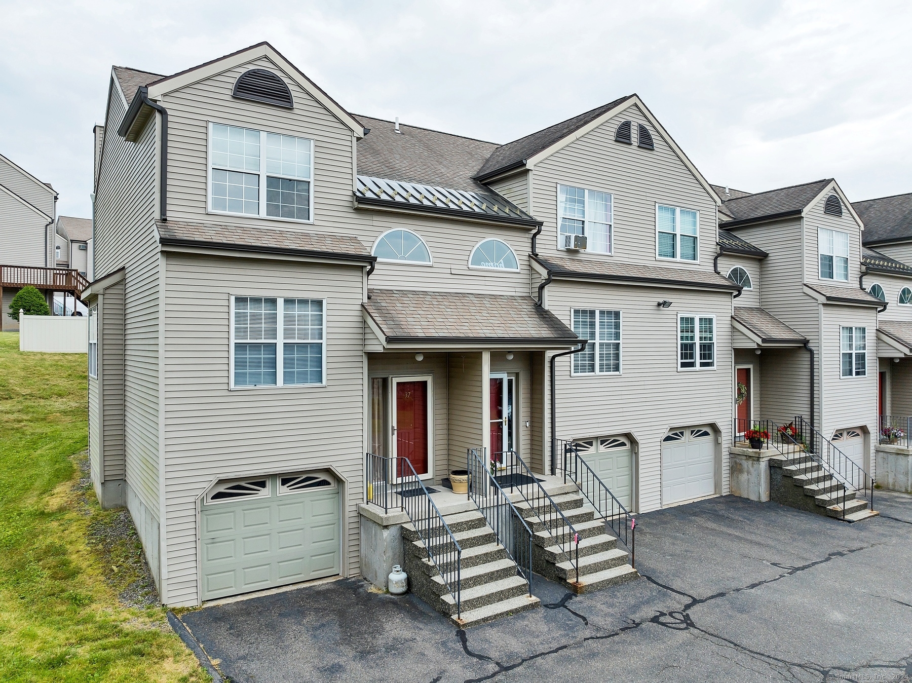 24 Taft Pointe, Unit 37, Waterbury, CT 06708 Compass