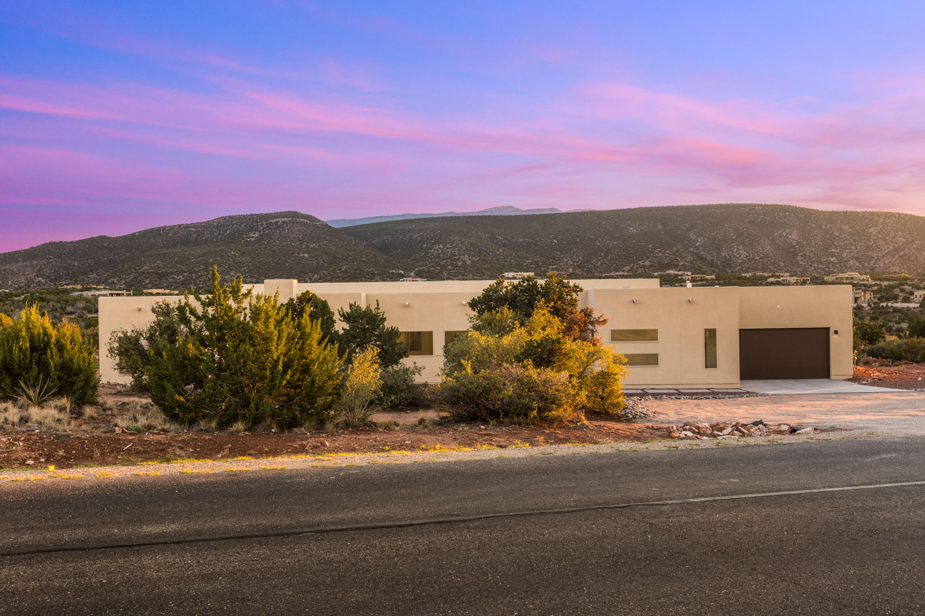 279 Star Mdw Road Placitas, NM 87043 - Photo 5 of 60 Gallery Image 5