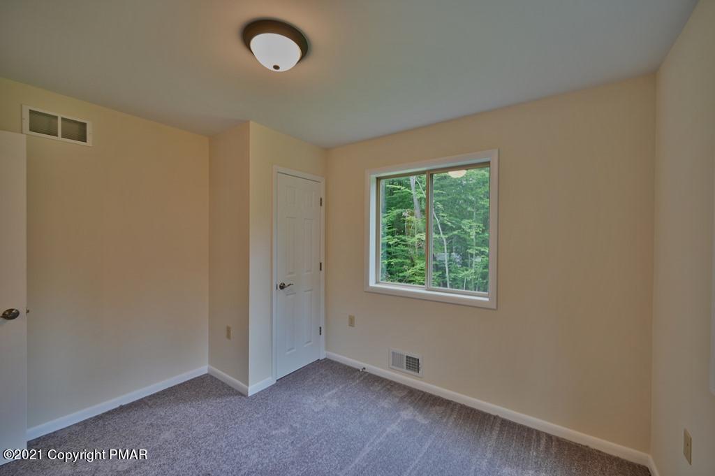 2131 Oak Road Pocono Pines, PA 18350 - Photo 16 of 44 Photo 28