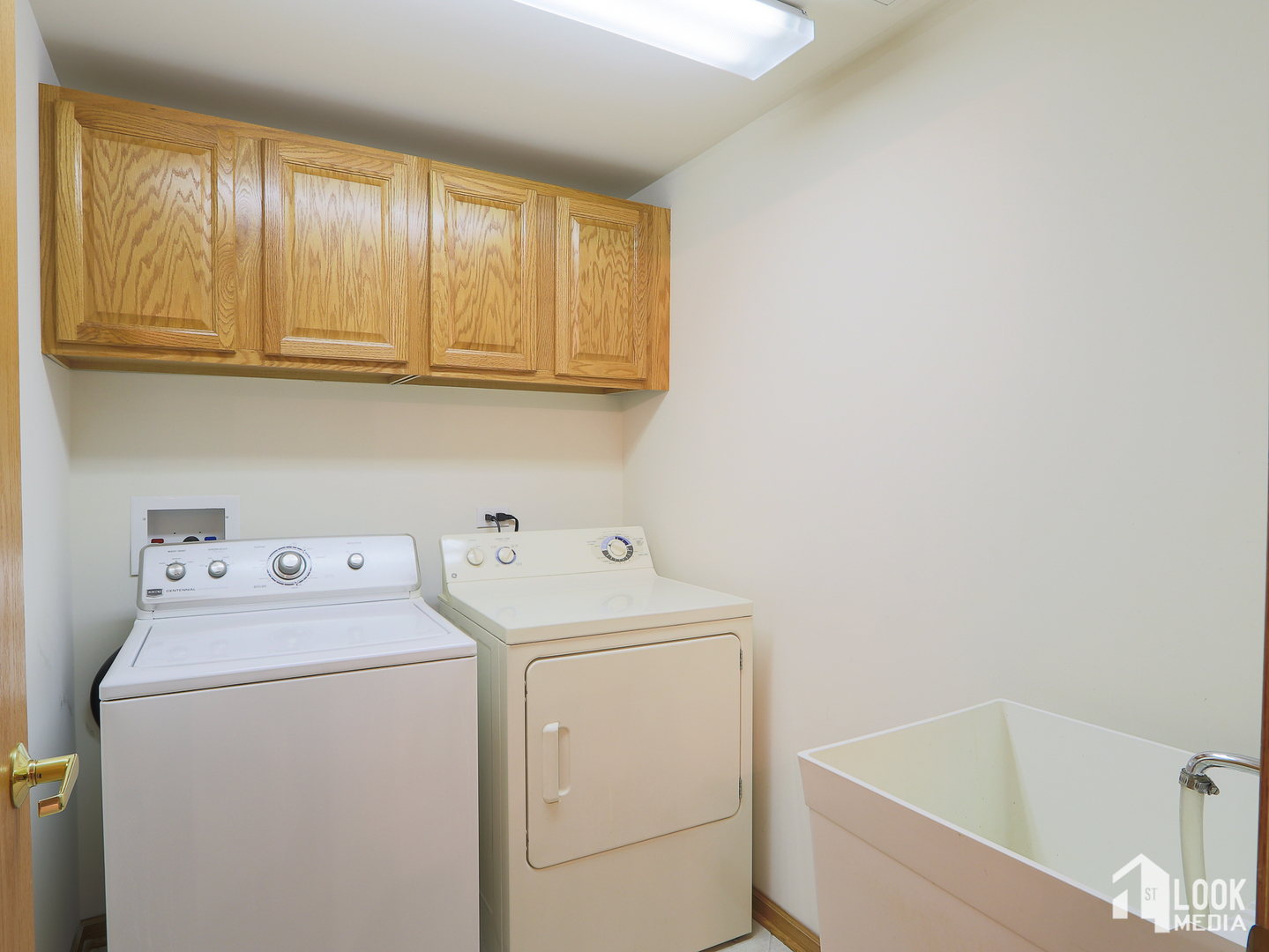 5 West Central Road, Unit 207 Mount Prospect, IL 60056 - Photo 13 of 29 a utility room with dryer and washer