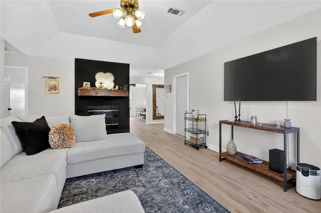 $322,500 | 3712 Ravenwood Drive, Bryan, TX 77802