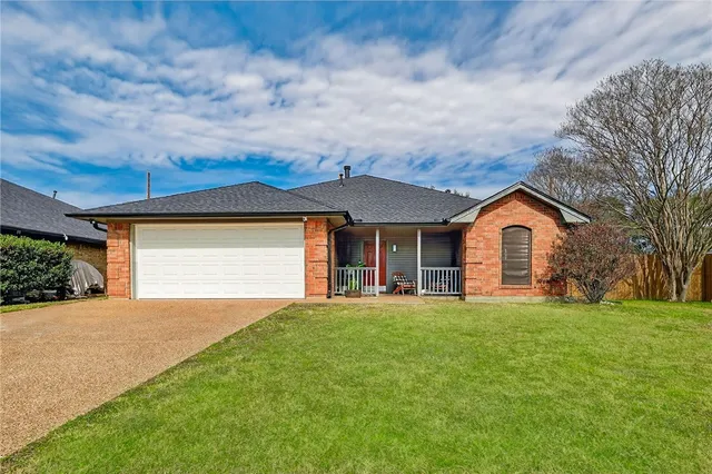 $322,500 | 3712 Ravenwood Drive, Bryan, TX 77802