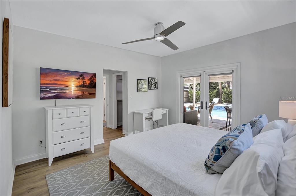 2437 Floyd Street Sarasota, FL 34239 - Photo 26 of 50