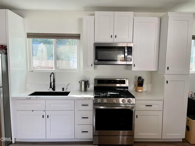 $2,300 | 8882 North Ventura Avenue, Ventura, CA 93001