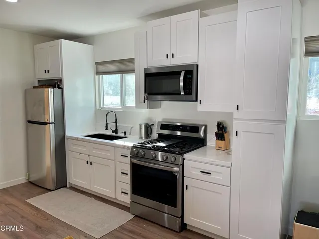 $2,300 | 8882 North Ventura Avenue, Ventura, CA 93001