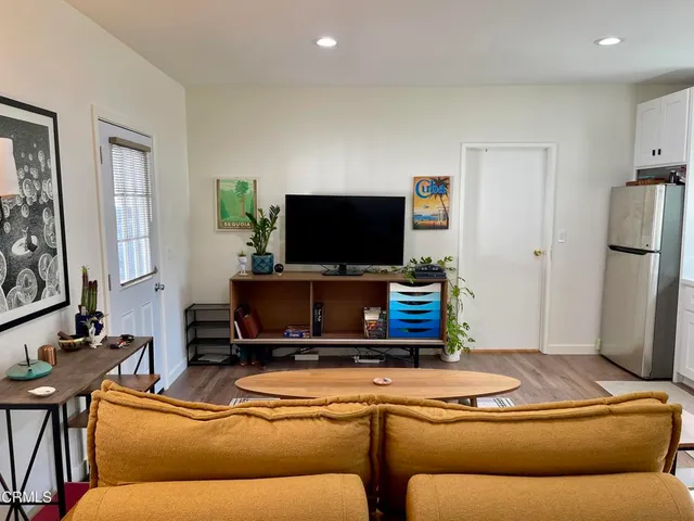$2,300 | 8882 North Ventura Avenue, Ventura, CA 93001