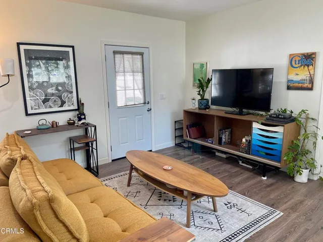 $2,300 | 8882 North Ventura Avenue, Ventura, CA 93001