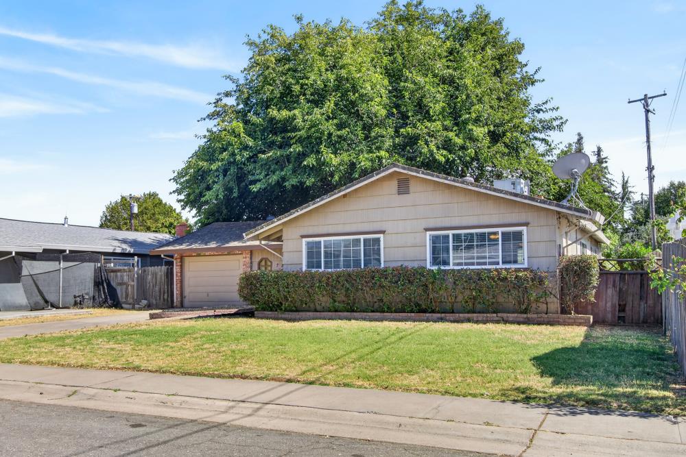 7212 Midnight Way Citrus Heights, CA 95621 - Photo 2 of 34