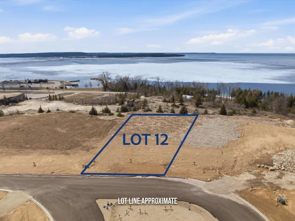 $299,900 | Bluff Court, Unit 12, Sturgeon Bay, WI 54235