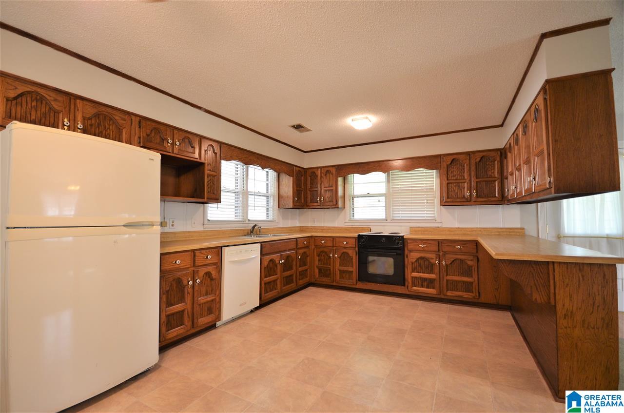 109 Hickory Avenue Southwest Cullman, AL 35055 - Photo 10 of 27