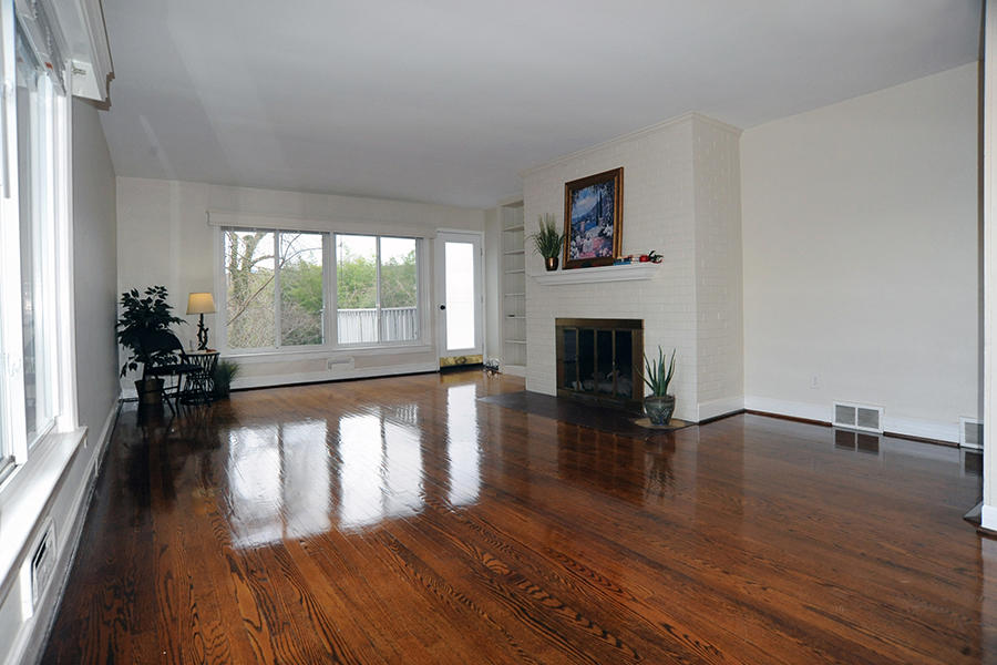 543 Dillard Road Southwest Roanoke, VA 24014 - Photo 5 of 37 Living room (1)