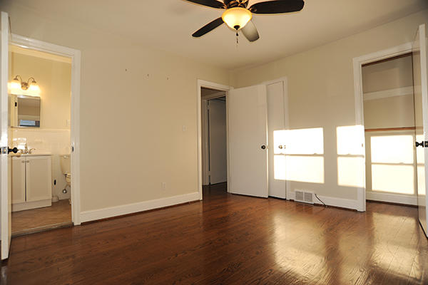 543 Dillard Road Southwest Roanoke, VA 24014 - Photo 7 of 37 Bedroom1 with bath