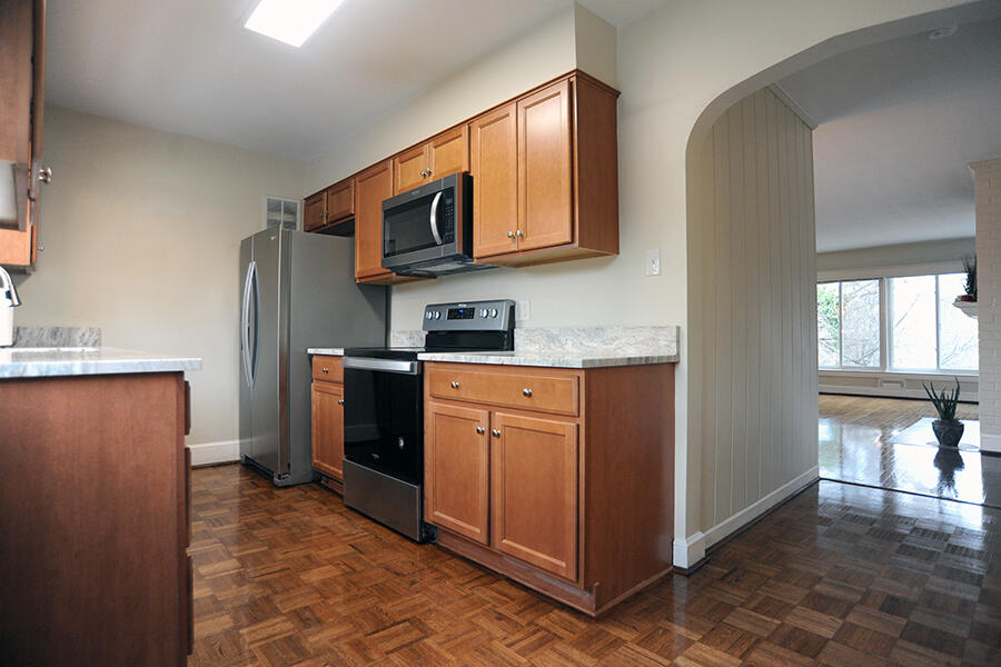 543 Dillard Road Southwest Roanoke, VA 24014 - Photo 9 of 37 Kitchen (4)
