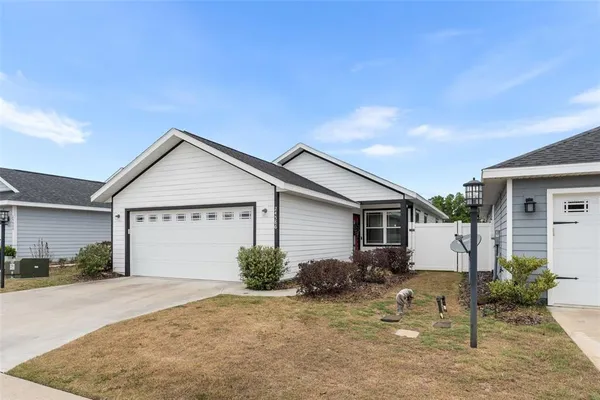 $299,900 | 24586 Southwest 17th Place, Newberry, FL 32669