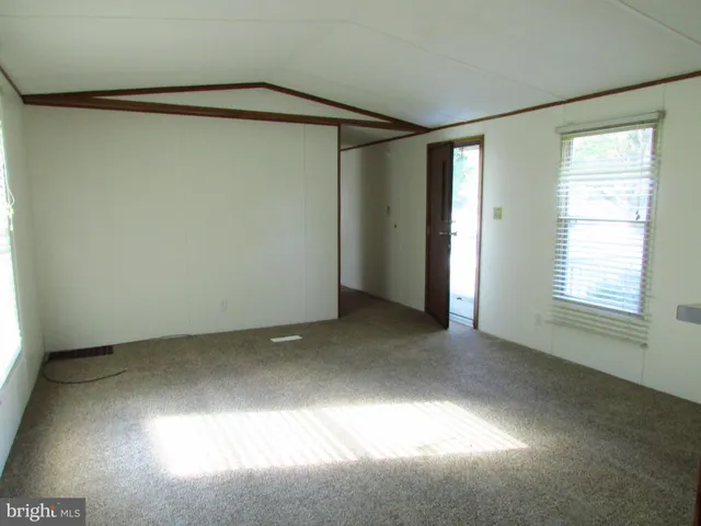 a view of empty room with window