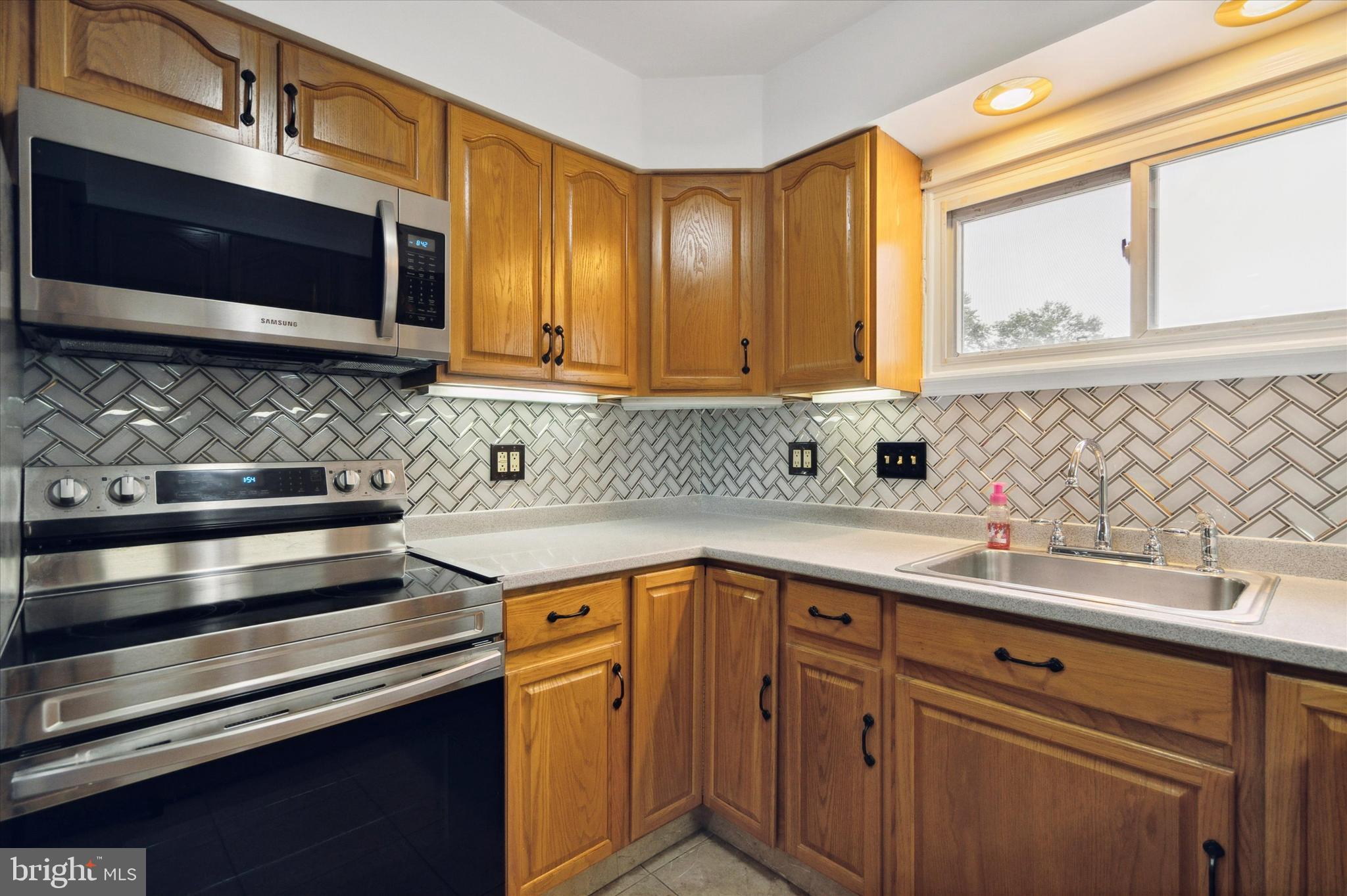 5 Indian Red Road Levittown, PA 19057 - Photo 5 of 25