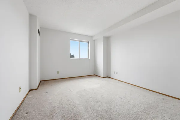 $139,900 | 78 10th Street East, Unit 1702, St. Paul, MN 55101