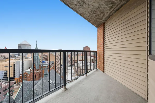 $139,900 | 78 10th Street East, Unit 1702, St. Paul, MN 55101