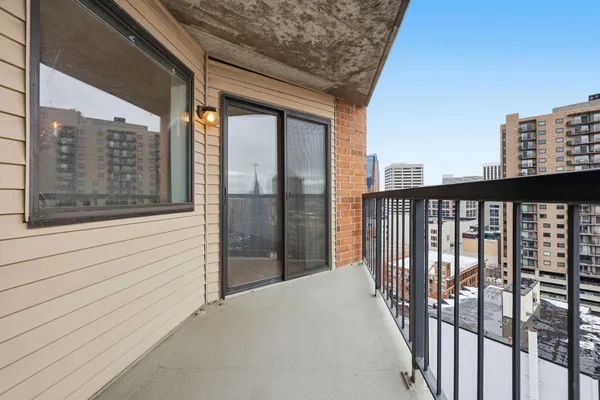 $139,900 | 78 10th Street East, Unit 1702, St. Paul, MN 55101