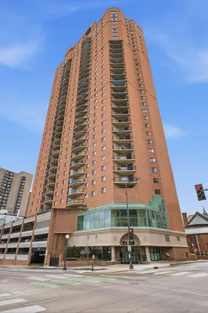 $139,900 | 78 10th Street East, Unit 1702, St. Paul, MN 55101