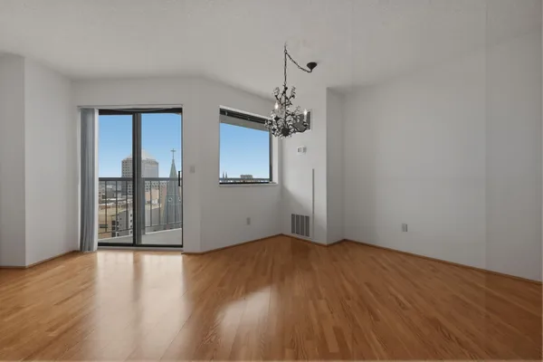 $139,900 | 78 10th Street East, Unit 1702, St. Paul, MN 55101