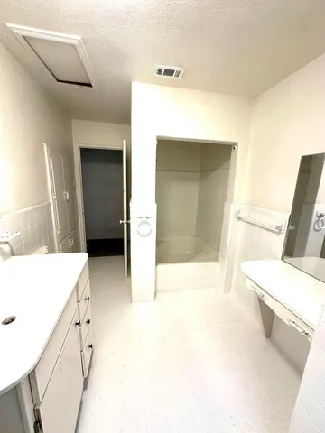 $174,800 | 200 Northeast Alpine, Plainview, TX 79072