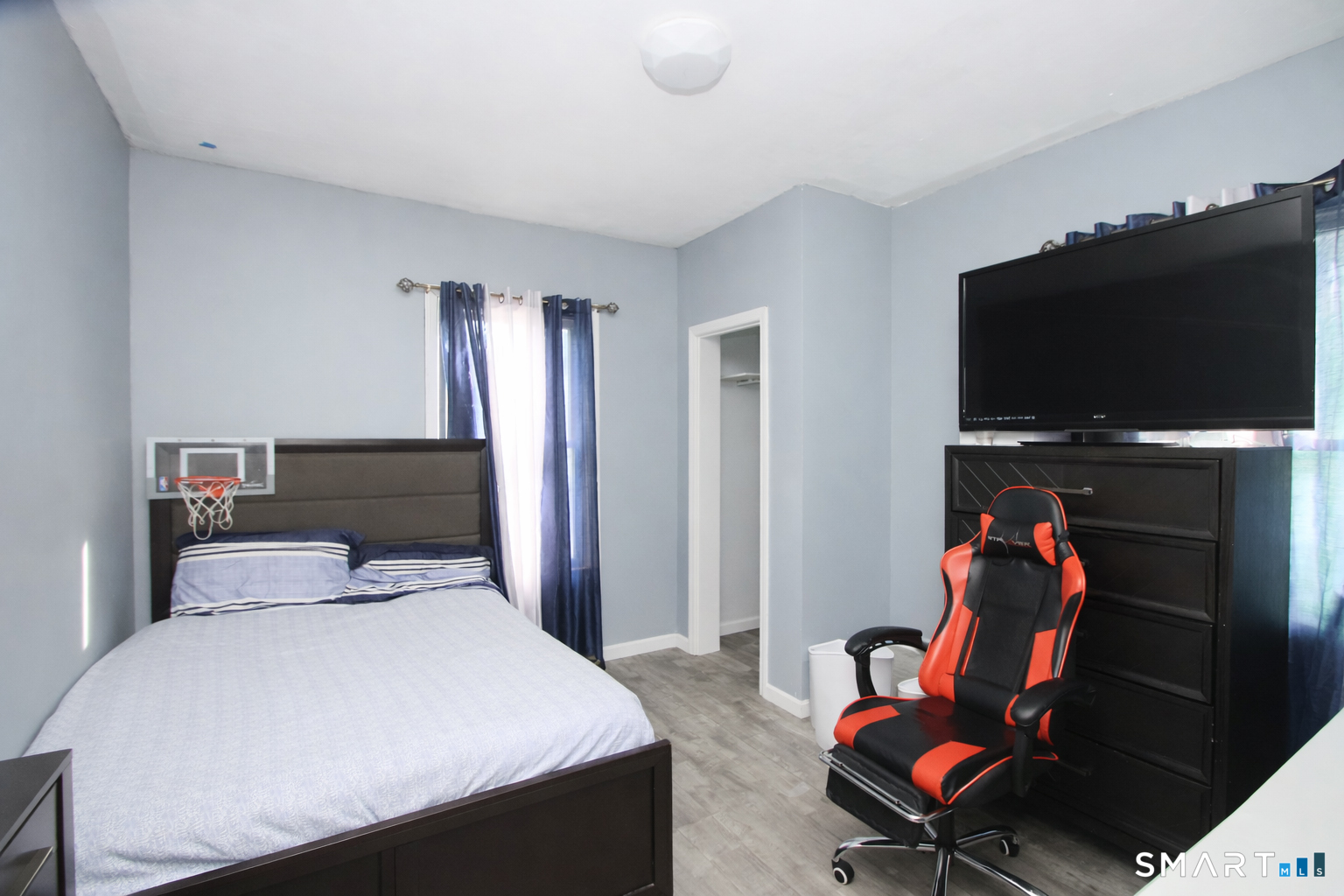 750 William Street Bridgeport, CT 06608 - Photo 16 of 35 a bedroom with a bed and a television