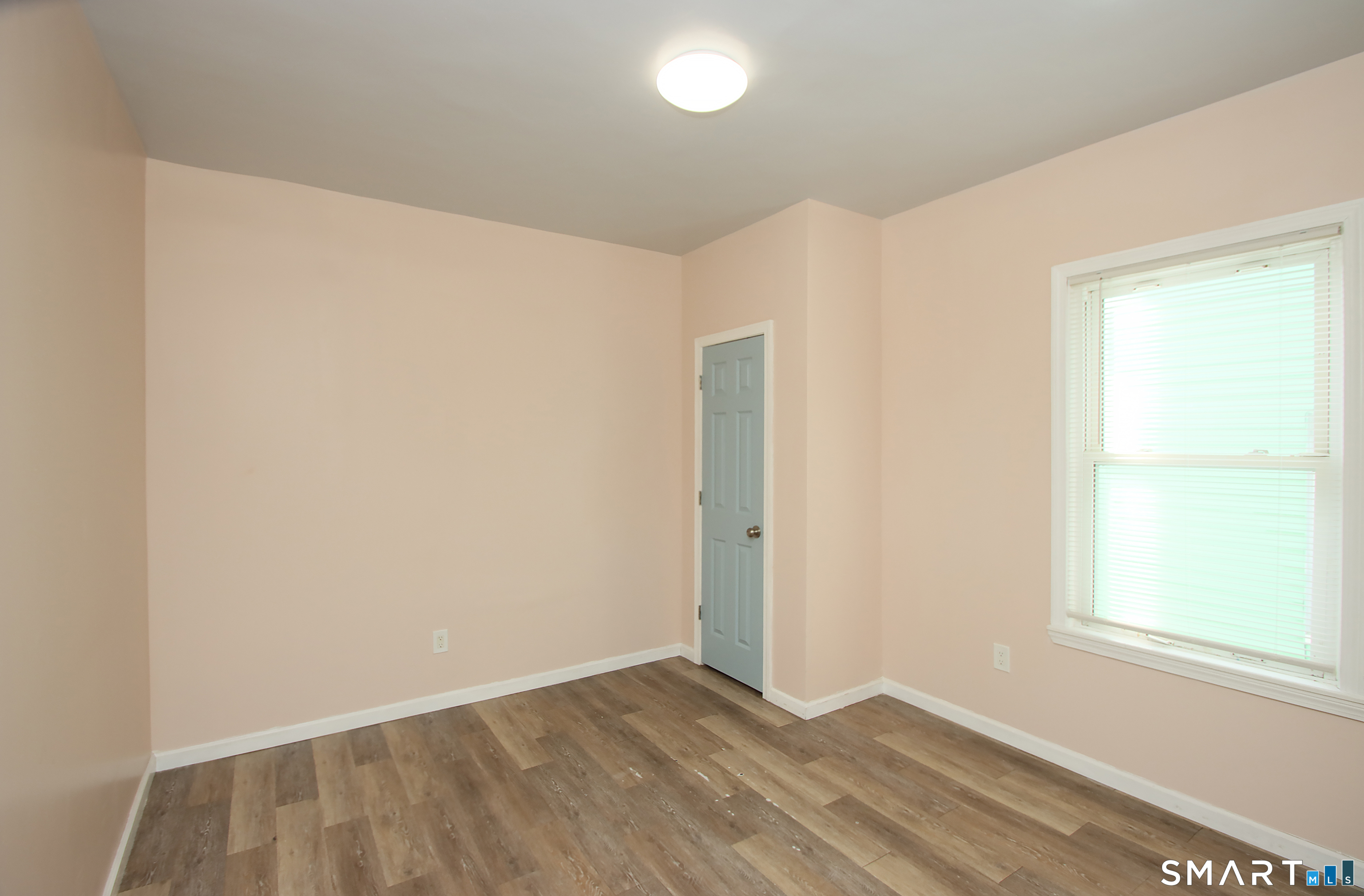 750 William Street Bridgeport, CT 06608 - Photo 20 of 35 an empty room with window