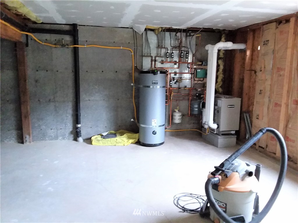 3909 Northeast Iverson Road Poulsbo, WA 98370 - Photo 19 of 25 Gallery Image 19