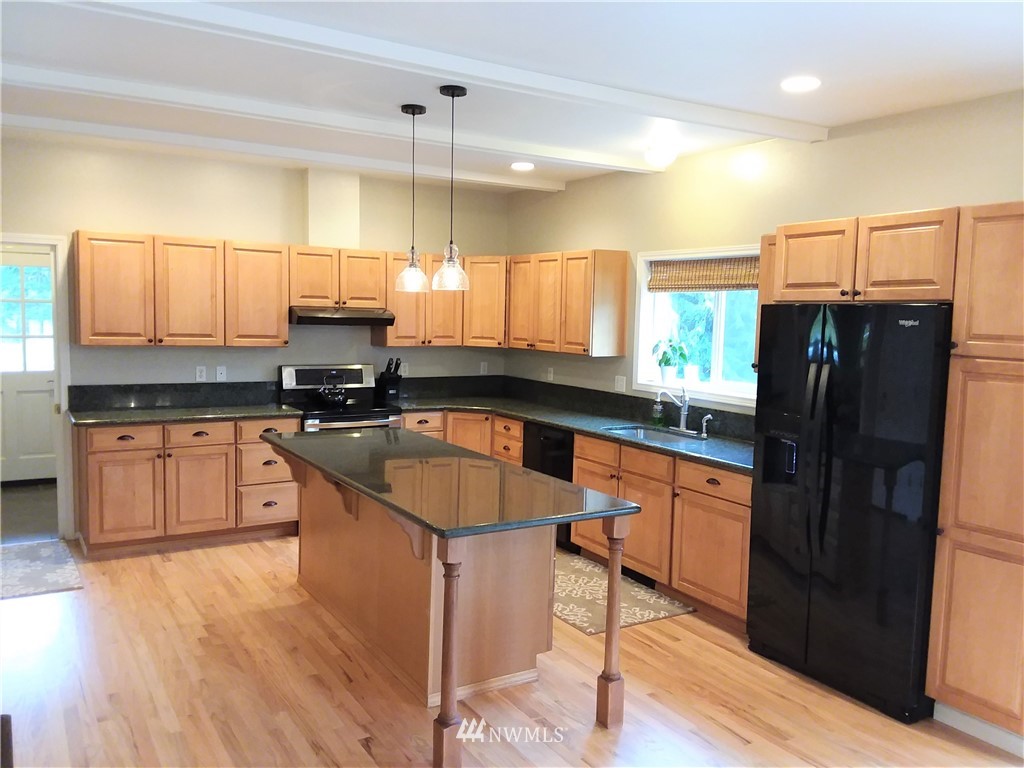 3909 Northeast Iverson Road Poulsbo, WA 98370 - Photo 5 of 25 Gallery Image 5