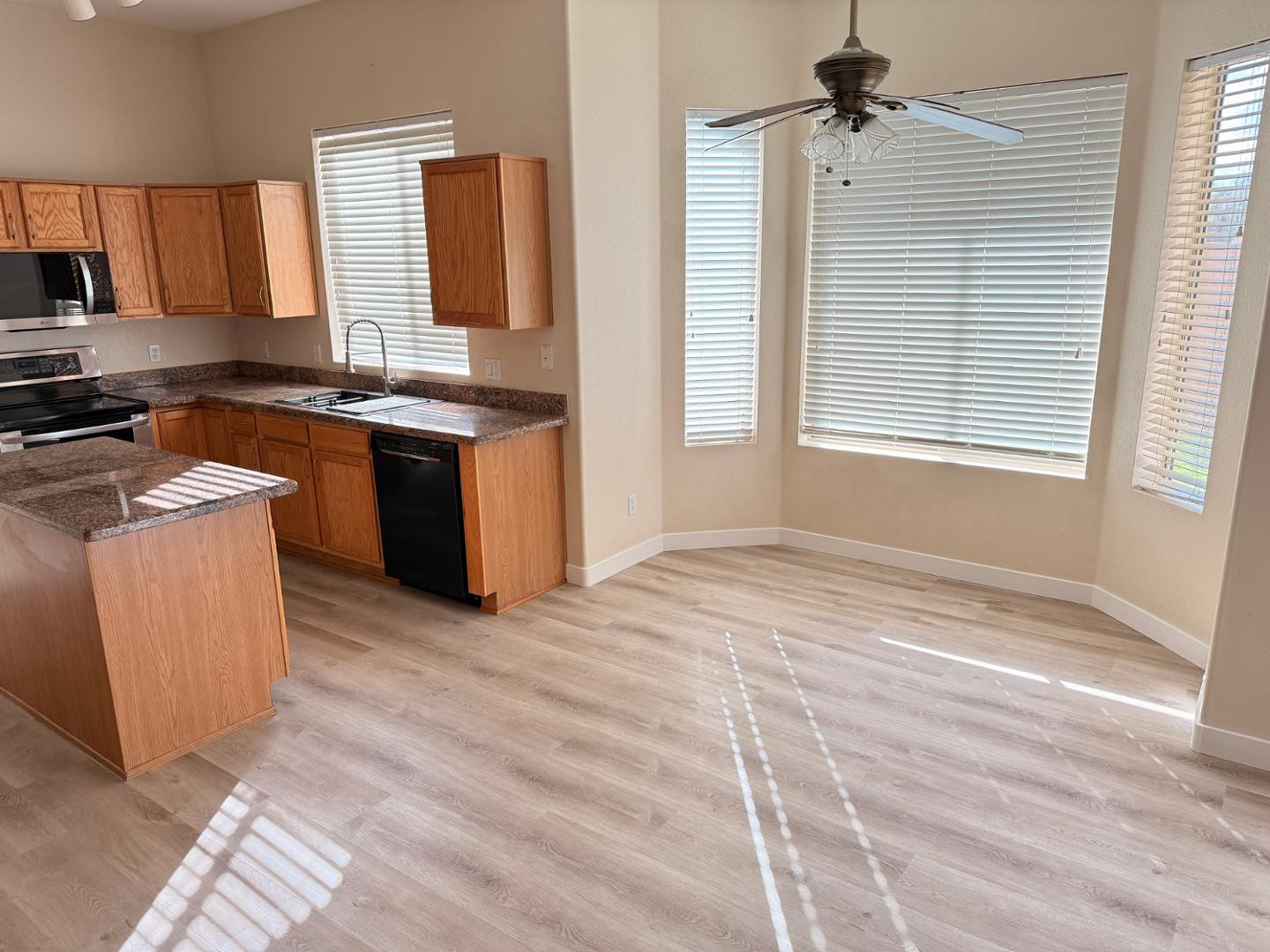17640 North 17th Street Phoenix, AZ 85022 - Photo 10 of 21 Photo #10