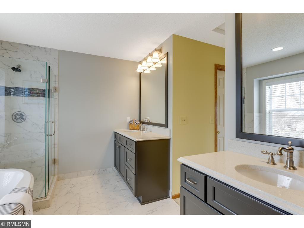 8541 Timberwood Road Woodbury, MN 55125 - Photo 15 of 24 Gallery Image 15