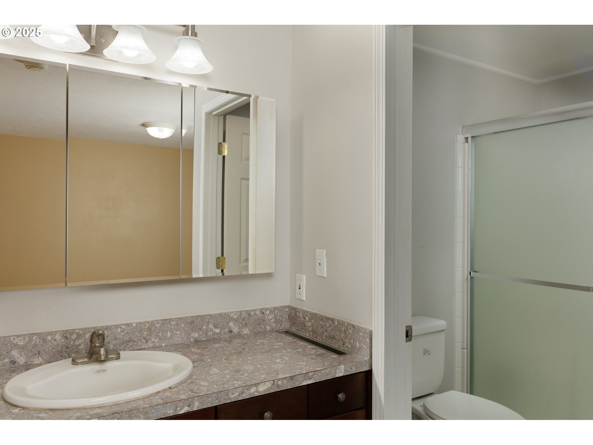 624 Staats Avenue Maupin, OR 97037 - Photo 12 of 25 Bathroom